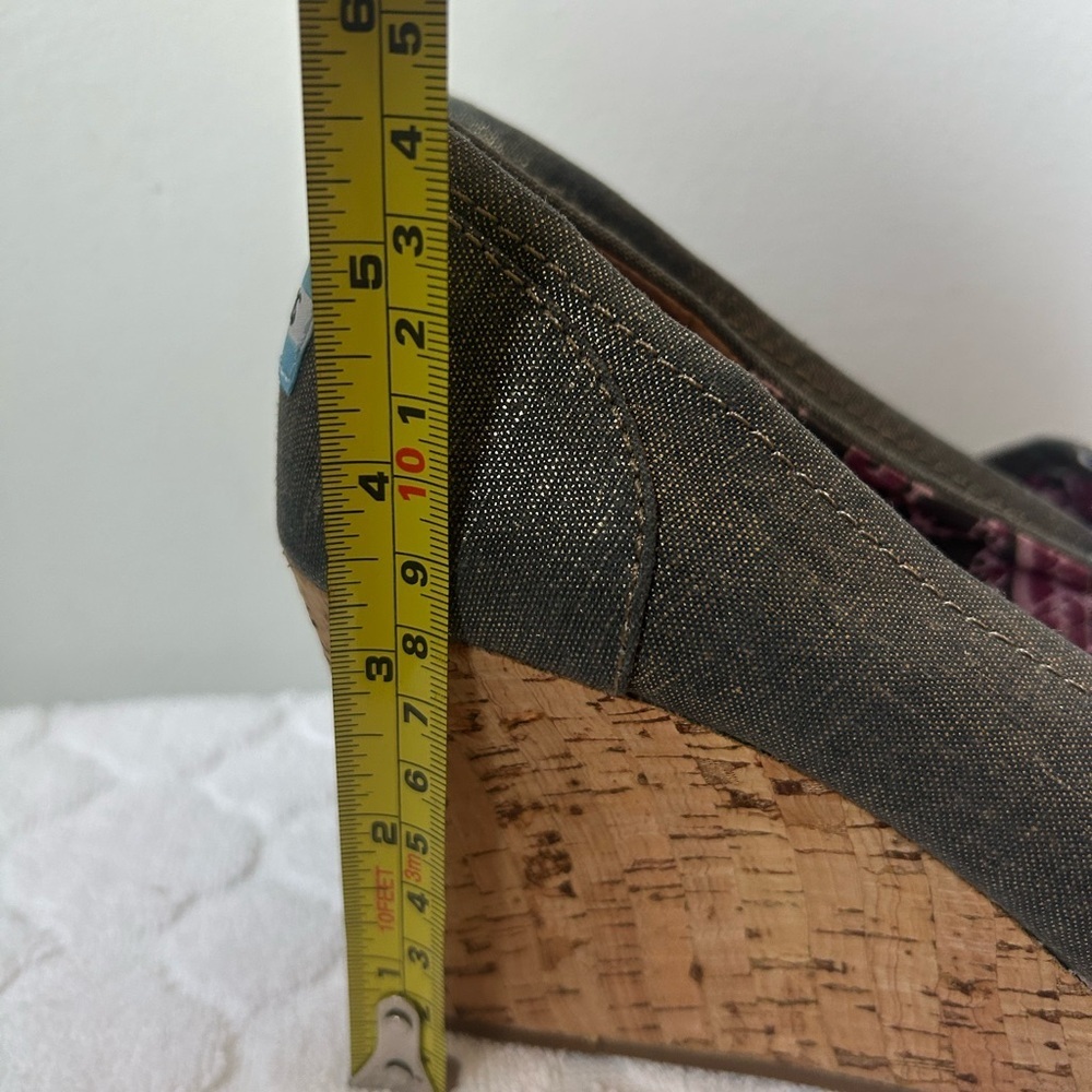 Toms Womens Shiny Denim Wedge Peep Toe Espadrille Sandals Cork Heel Size 8.5 - Picture 11 of 11
